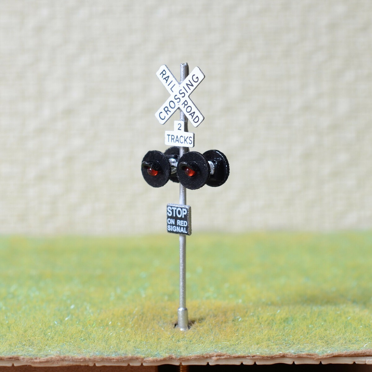 thumbnail image 2 of 10 X OO/HO Scale Model Railroad Target Faces – Searchlight Signal Heads 2 of 6